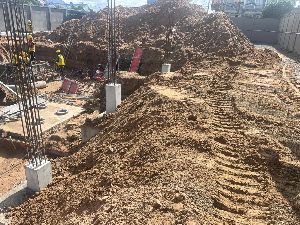 Back filling around the completed pile caps with stump columns